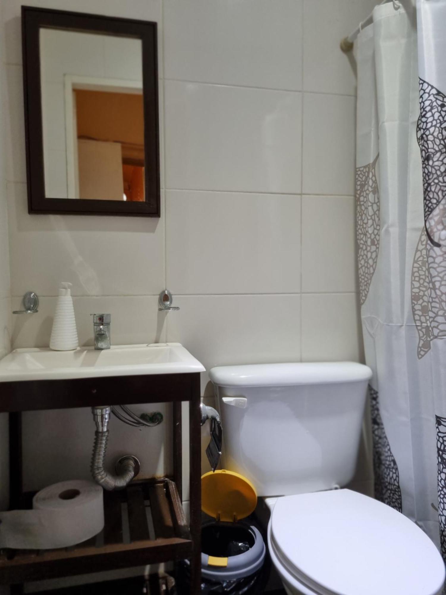 Cama en habitación compartida con 4 camas